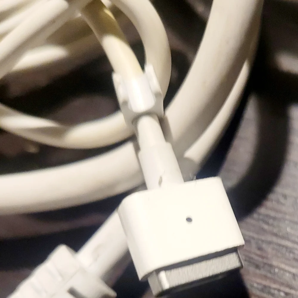 Magsafe 1, 85 Watt Charger for Apple MacBook